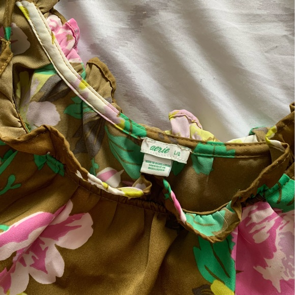 🦋✨ 2/15$ TOPS ✨🦋  Aerie floral silky top - Picture 8 of 8